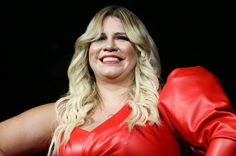 Marília Mendonça revela que ouve Angra e banda sugere parceria