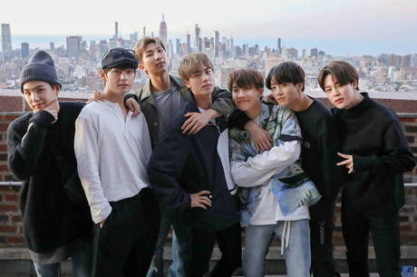 Banda BTS pega fãs de surpresa e anuncia novo single para agosto